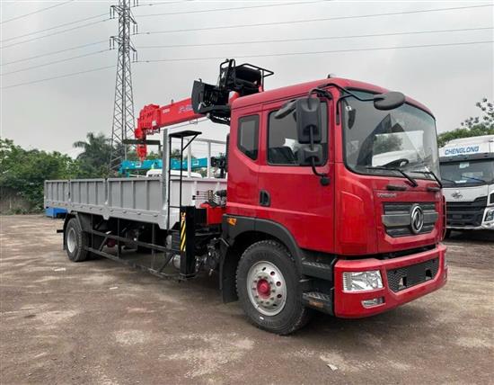 Xe tải Dongfeng gắn cẩu 5 tấn 6 đốt